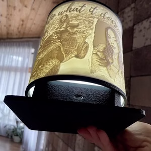 Лампа-нічник персоналізована циліндрична з друкованим 3Д фото.